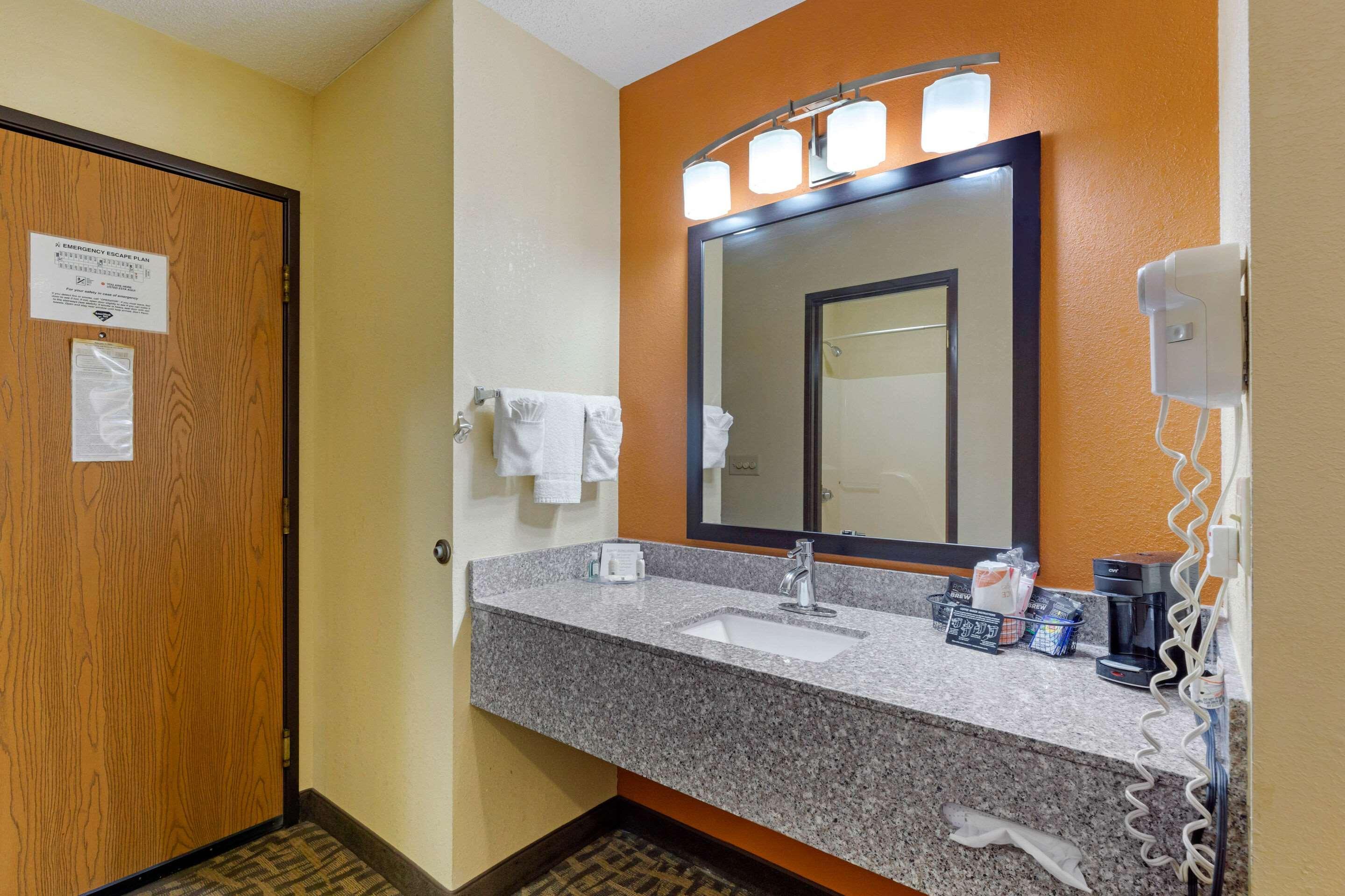 Quality Inn Wooster Exterior photo
